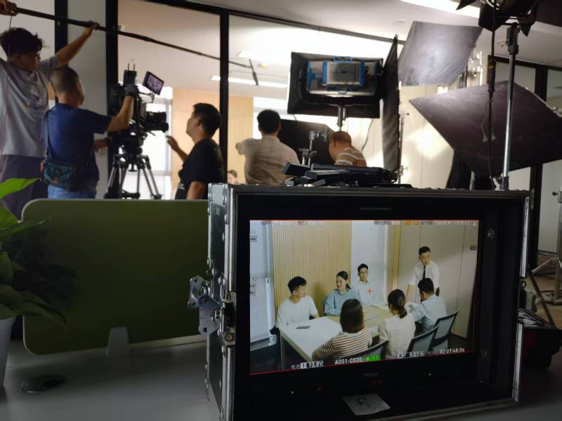 连山TVC拍摄公司：科技产品视觉化大师，诠释未来感与功能美学